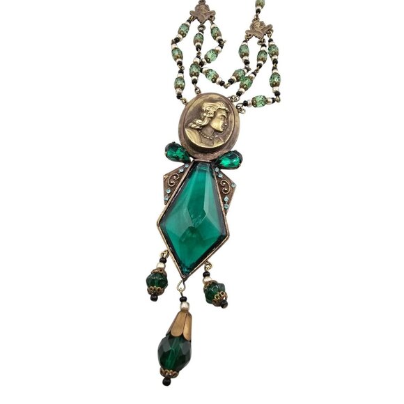 Beautiful Green Glass Reworked Czech Pendant Necklace (A8583) - Picture 2 of 6